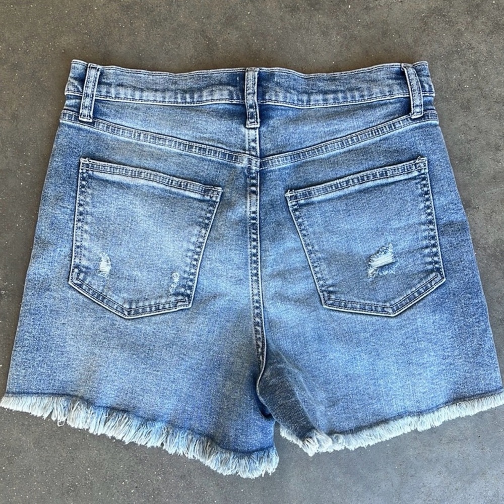 Sneak peek high rise denim short with frayed hem / LARGE - Picture 2 of 3